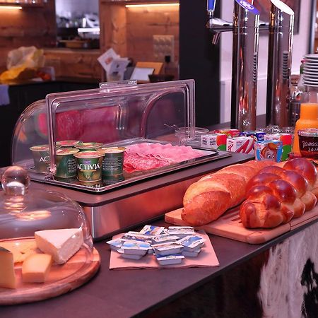 Hotel-Rotisserie La Tour Rouge Delemont Bagian luar foto