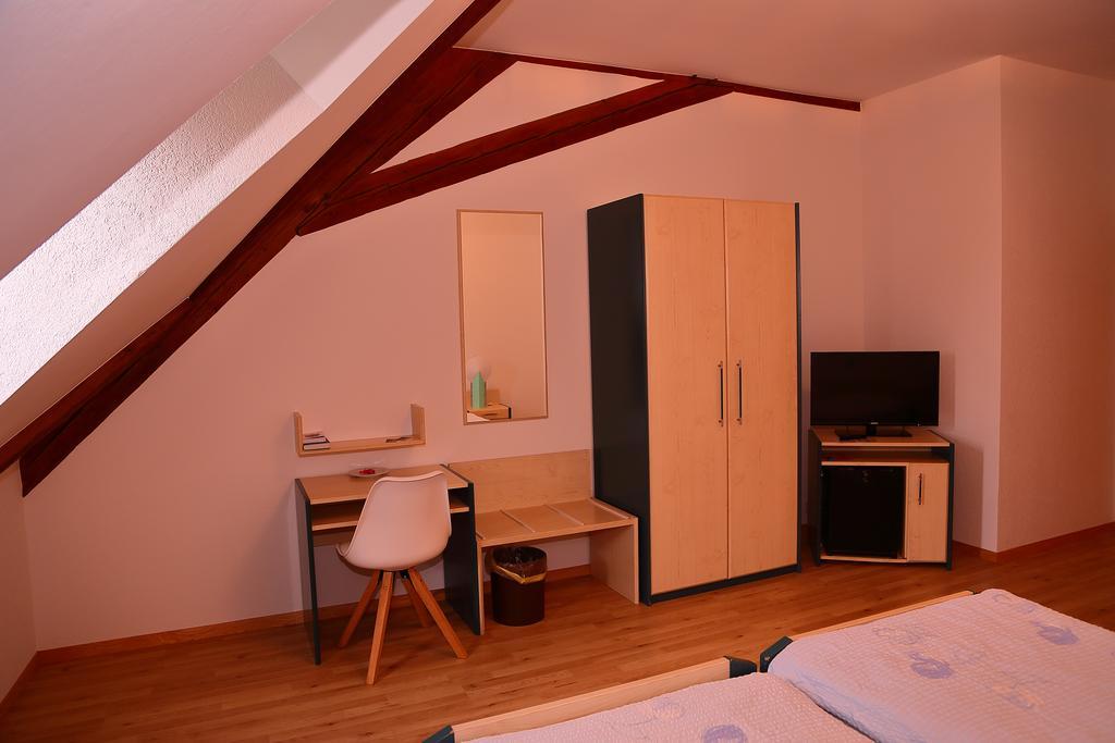 Hotel-Rotisserie La Tour Rouge Delemont Bagian luar foto