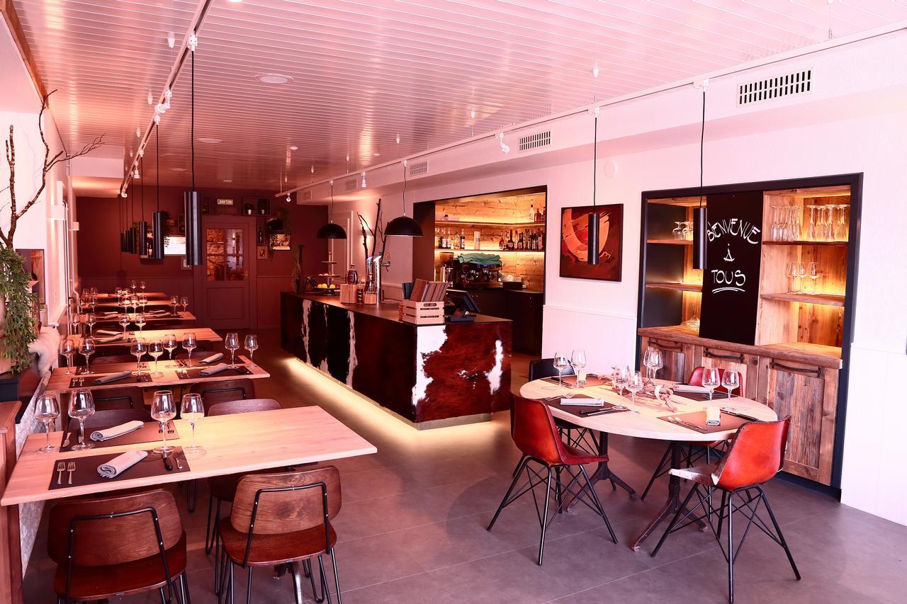 Hotel-Rotisserie La Tour Rouge Delemont Bagian luar foto