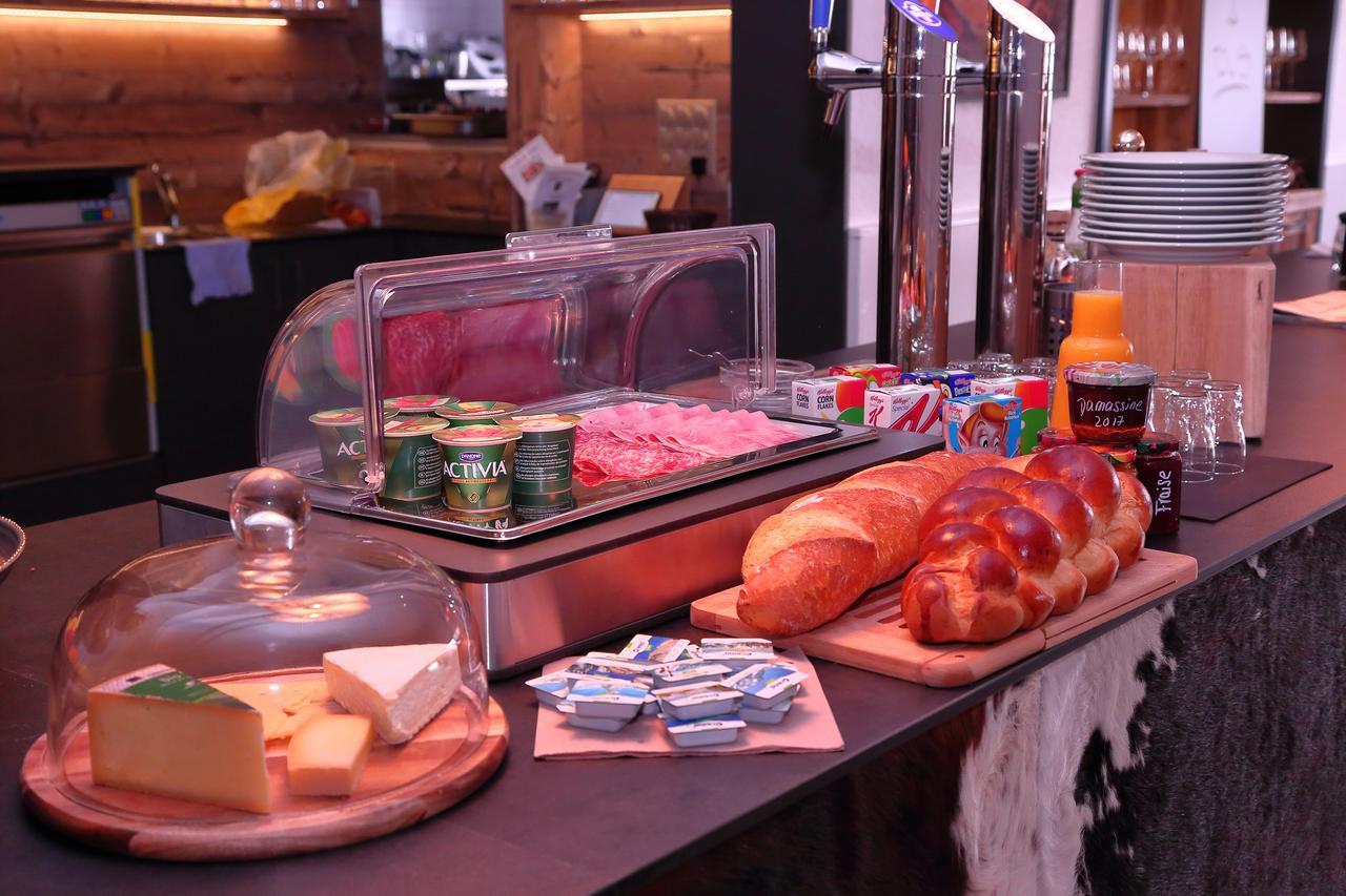 Hotel-Rotisserie La Tour Rouge Delemont Bagian luar foto